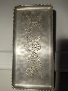 Vintage hammered aluminum serving tray floral design - Picture 1 of 4