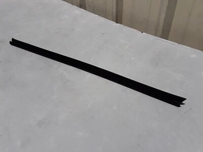 Уплотнение уплотнительная полоска для внутренней части водительской двери переднего левого окна 2016 Audi A3 от оригинального производителя - Изображение 1 из 4