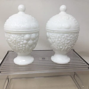 2 Vintage White Milk Glass Covered Candy Dish Jars Apothecary Flowers Avon - Bild 1 von 8
