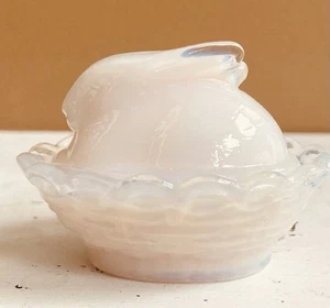 Boyd Glass Bunny Rabbit on Nest Salt Cellar Light Pink UV Yellow - Picture 1 of 6