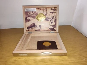H. UPMAN 175 ANIVERSARIO CHURCHILL Nº Caja de cigarros de madera 10482 de 14750 con moneda - Imagen 1 de 10