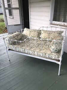 ANTIQUE USA CAST IRON  CHILD TOY DOLL DAYBED FLOWER GARDEN BED BENCH W/ Bedding