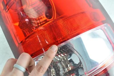 Conjunto de luz trasera derecha usado se adapta a: camioneta GMC Sierra 1500 2013 con caja Foto 1 de 4