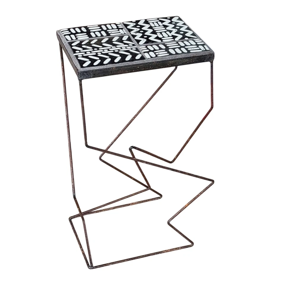 Винтажный уникальный стол асимметричный железные ножки черный белый плитка верхний помещении/на открытом воздухе - Изображение 1 из 1