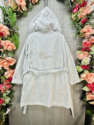 Roupão feminino de pelúcia macia com capuz Danskin cinza bolsos pequenos/médios - Imagem 1 de 4