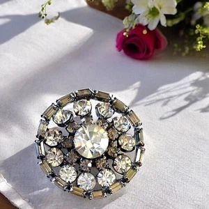 Vintage 2 Tone Clear Gray Rhinestone Brooch Silver Metal 1 1/2" Dia - Picture 1 of 8