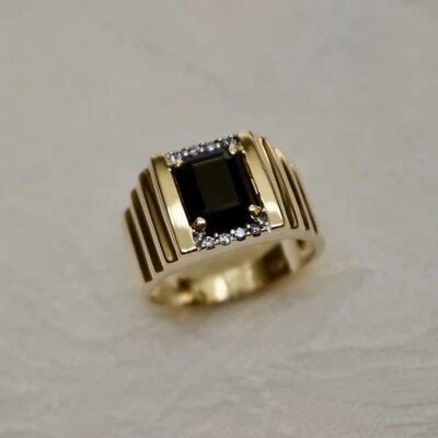 ANILLO DE PIEDRAS PRECIOSAS DE DIAMANTES NATURALES DE ORO AMARILLO DE CATORCE QUILATES PARA HOMBRE (talla diez) Foto 1 de 4