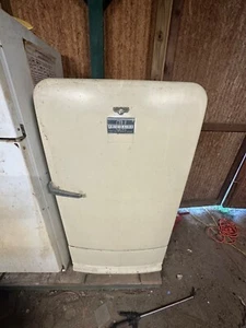 1948 GM MJ-7 Frigidaire Vintage Refrigerator - Picture 1 of 8