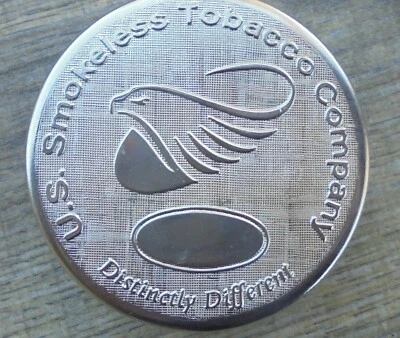 CABEZA DE ÁGUILA SE ADAPTA A LATA DE PLÁSTICO SKOAL COLOR CROMO/NÍQUEL TAPA DE LATA DE TABACO "NUEVO/SIN USAR" Foto 1 de 2