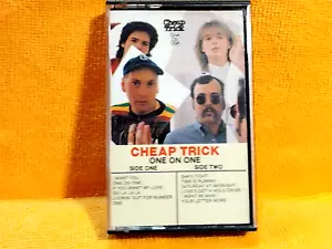CHEAP TRICK-ONE ON ONE-EPIC/CANADA-1982-FET 38821/VG++ RARE-CASSETTE-C23 - Picture 1 of 6