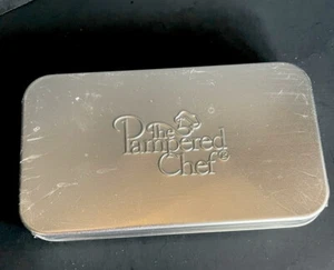 Nuevo en paquete Cortadores de galletas mimados Chef Holidays en lata ""Juego de cortadores creativos"" Sellados - Imagen 1 de 6
