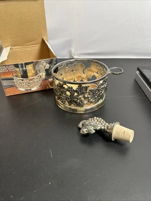 Posavasos de botella de vino con diseño de uva enchapados en plata con tapón vajilla de corcho Foto 1 de 4