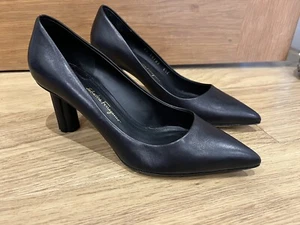 Gorgeous Womens SALVATORE FERRAGAMO Black Leather Court Heels US 6.5 C UK 4 C - Picture 1 of 5