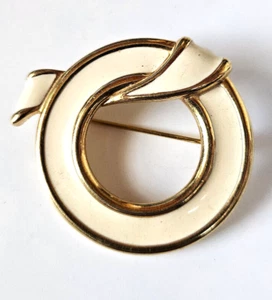 Monet Signed Gold-tone Cream Enamel Brooch Vintage 1.5" x 1.3/8" - Picture 1 of 2
