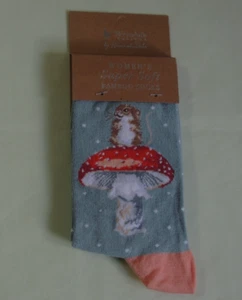 1x Socken MAUS Fliegenpilz plus Geschenktasche Wrendale niedlich mouse fungi - Bild 1 von 4