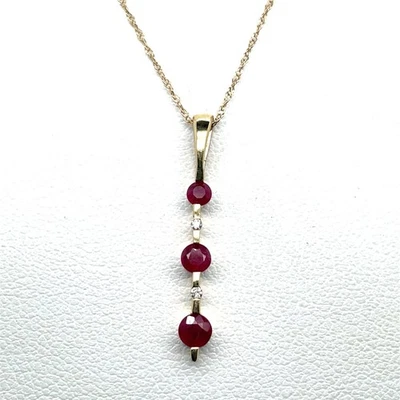 Collar de diamantes y rubíes redondos triples de oro amarillo de 14 k de 0,35 quilates dos de 18" - 1,5 gramos Foto 1 de 4