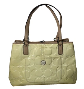 Coach Signature Embossed Patent Leather Yellow Shoulder Bag Handtasche Kiss Lock Bag - Bild 1 von 10