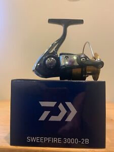 DAIWA SWEEPFIRE SWF-3000 2B SPINNING REEL