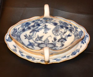 Antique Meissen Blue Onion Porcelain Gravy Boat Gilt Edges Crossed Swords - Picture 1 of 10