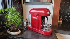 Breville Nespresso Capsule Coffee Machine Maker BEC800R Made in Switzerland - Picture 1 of 9
