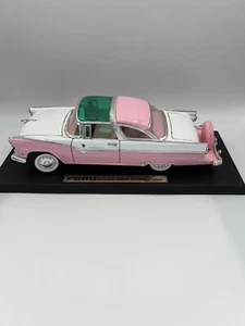 1955 Ford Fairlane Crown Victoria Road Signature Die Cast Model Collectible Car - Picture 1 of 14