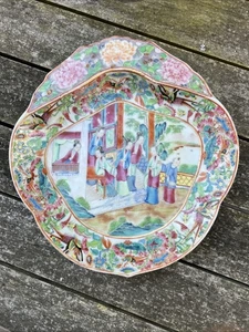Chinese Canton Porcelain Dish, Shell Form, 19th Century, 10.5 x 10 inches - Picture 1 of 24