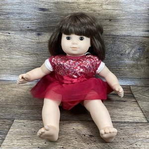 American Girl Bitty Baby Zwillingspuppe Mädchen brünett braune Haare & Augen und rotes Kleid - Bild 1 von 20