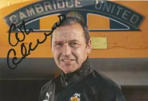 FOTO RETRATO 6x4 firmada por Colin Calderwood Cambridge United + certificado de autenticidad - Imagen 1 de 1