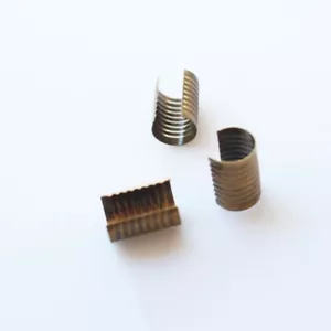 Clip de cuerda de cuero, 50 piezas crimpadoras cilíndricas de cable, 12 x 16 mm tono bronce - Imagen 1 de 4