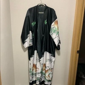 Joli eleganter schwarzer Kimono mit Tiger Design - Bild 1 von 6