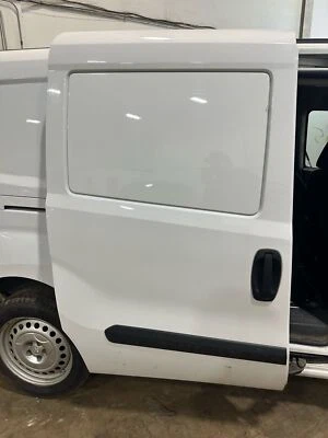 Used Rear Right Door Assembly Rear Side fits: 2015 Ram Promaster city sliding w/ Foto 1 de 4
