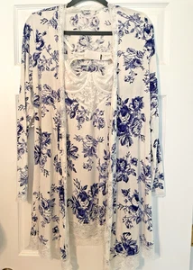 Victoria’s Secret blu bianco rosa floreale pizzo camicia slip abito e accappatoio set sexy - Foto 1 di 11