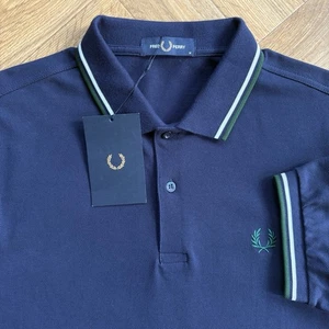 Nuevo con etiquetas Camisa Polo Fred Perry M3600/L92 Manga Corta Doble Punta Azul Talla Mediana - Imagen 1 de 19