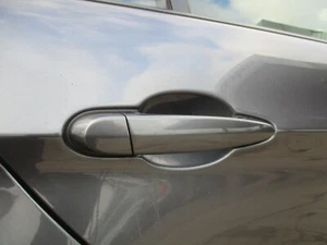 PIEZA PALANCA MANIJA PUERTA TRASERA BMW E90 E91 SERIE 3 GRIS GRAFITO - Imagen 1 de 4