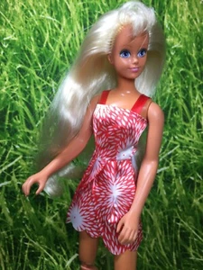 Hasbro Fahrradfahren Sindy nur Puppe von 1990. Neues Kleid - Bild 1 von 10