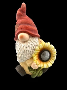SCHMUCKJAGD IN UND OUTDOOR DEKO " GNOM / ZWERG MIT BLUME UND SOLARPANEL " 35CM - Bild 1 von 4