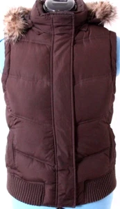 GAP Snap Full Zip Detachable Fur Hood Quilted Puffer Winter Vest Jacket Womens S - Picture 1 of 9