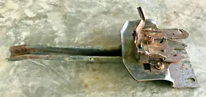 HOOD LATCH Bracket 1978 1979 FORD F100 F150 - Foto 1 di 10