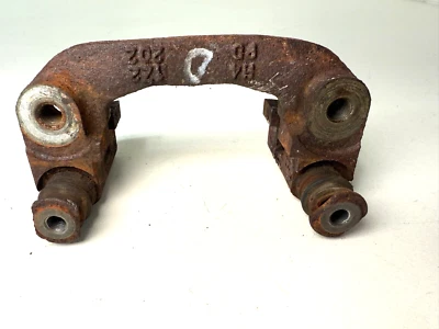 1981 - 1983 Datsun 280ZX 右后制动卡钳支架 原始设备制造商 — 第 1/4 张图片