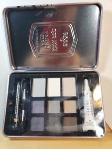 Hard Candy Smokey Eyeshadow Palette Look Pro  - Picture 1 of 4