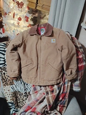 CHAQUETA AISLANTE FORRADA EDREDÓN MARRÓN ROJO 10 BRN DE COLECCIÓN CARHARTT DETROIT Y20 BRN Youth Foto 1 de 4