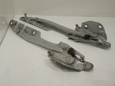Audi A8 D2 Pair Boot Hinges Silver 4D0827299A - Image 1 of 4