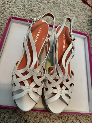 SANDALIAS VIA SPIGA TACÓN BLOQUE CUERO BLANCO TALLA 9.5M Foto 1 de 4