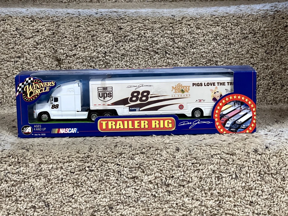 Plataforma de remolque Winners Circle Dale Jarrett 2002 UPS #88 Muppets  Foto 1 de 4