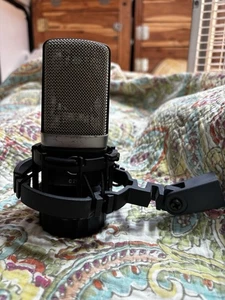 AKG C214 Large Diaphragm Cardioid Condenser Microphone 2010s - Black - Picture 1 of 9