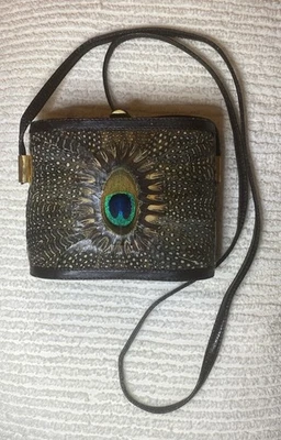 Cartera de Colección Pluma de Pavo Real Cierre de Estrás Correa para el Hombro Bolso de Mano Necesita Amor Foto 1 de 4