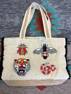 Bolsa tote Tiana com miçangas besouro tigre abelha cobra juta nova com etiquetas - Imagem 1 de 4