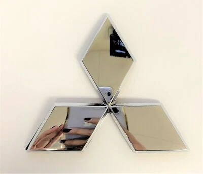 REPUESTO EMBLEMA MITSUBISHI M PARA PLACA DELANTERA MIRAGE 2016-2021 Foto 1 de 3