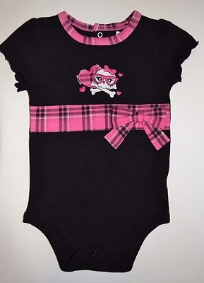 Комбинезон Spencer's Baby цельный с женским черепом в клетку 0-6 месяцев 6-12 месяцев 12-18 месяцев - Изображение 1 из 2