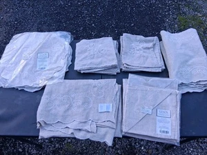 26-teiliges Set Lenox Französische Perlen Tischdecke Läufer Tischset Servietten - Bild 1 von 11